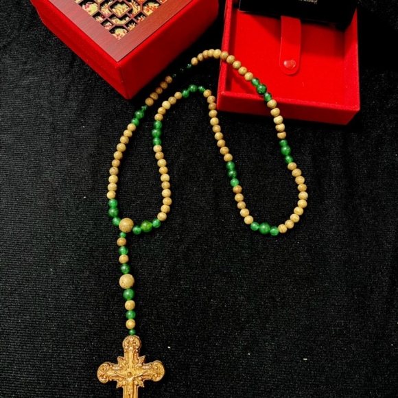 Chuỗi  Hạt Mân Côi Trầm Hương 