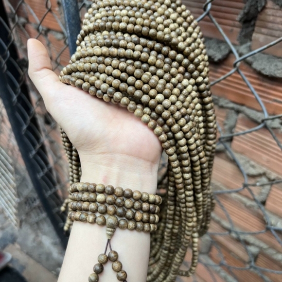 Vòng trầm hương 108 Rừng vip