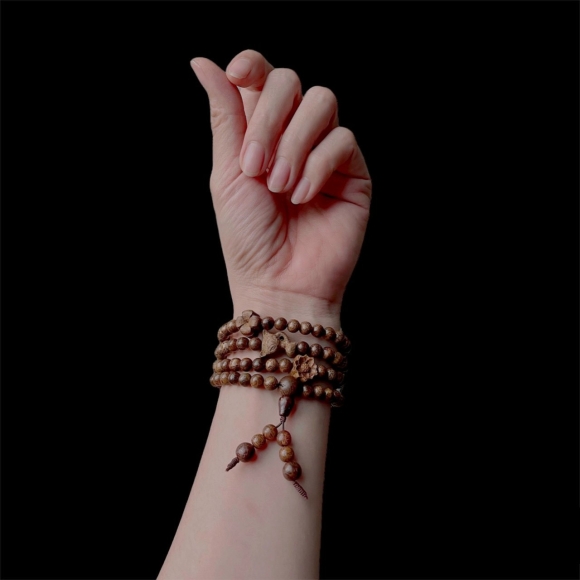 Vòng trầm hương 108 6 ly