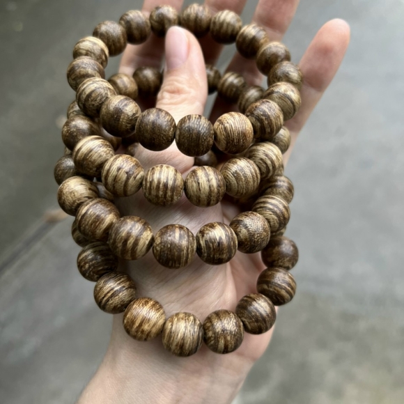 Vòng trầm hương 12mm