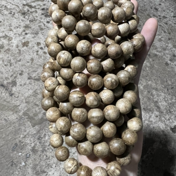 Vòng trầm hương rừng 14mm. 12mm