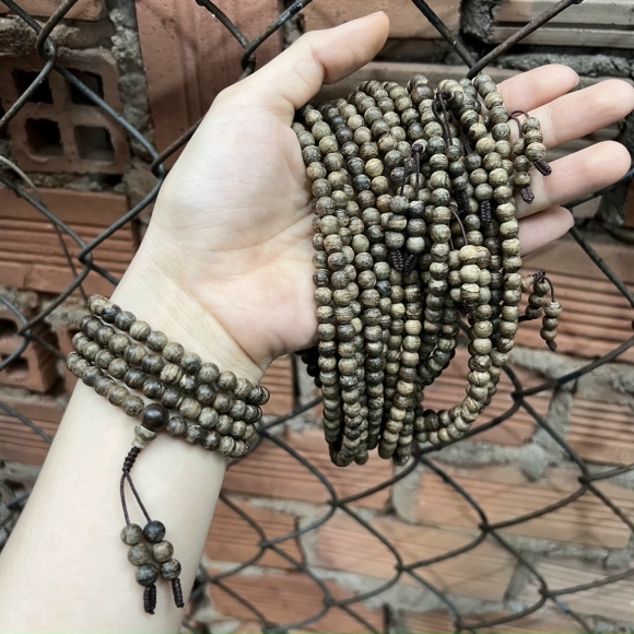 Vòng trầm hương rừng 6mm vip