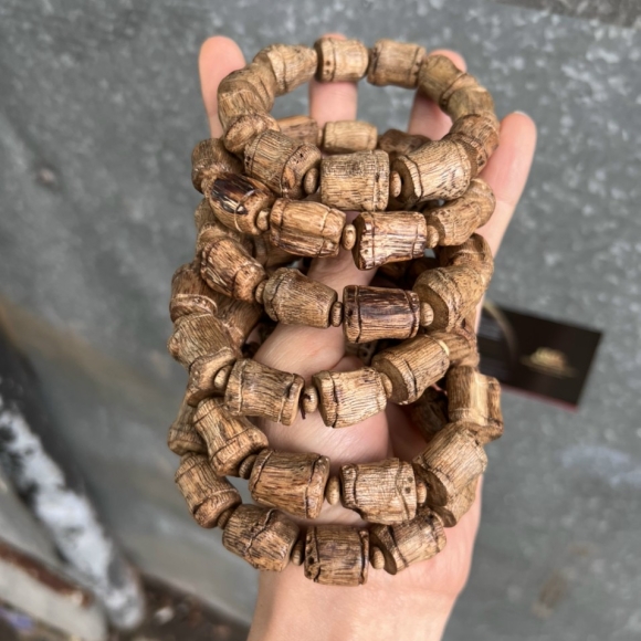 Vòng trúc biêng dạng