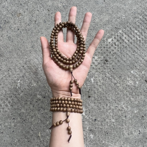 Vòng trầm hương 108 6 ly Việt Nam