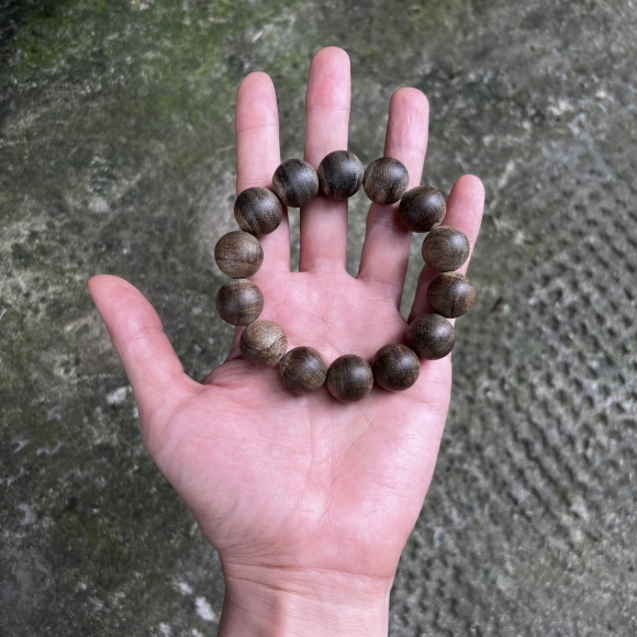 Vòng trầm hương 16mm 