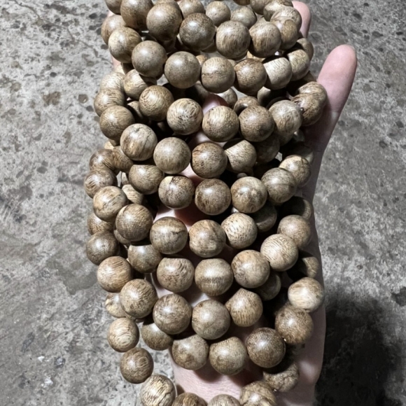 Vòng trầm hương rừng 14mm. 12mm