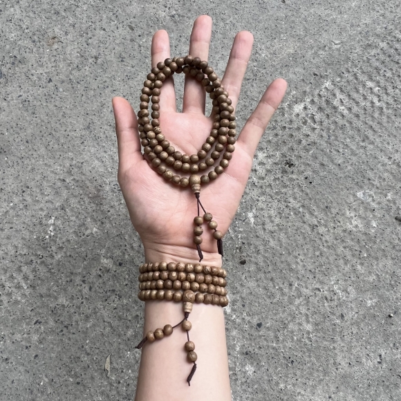 Vòng trầm hương 108 6 ly Việt Nam