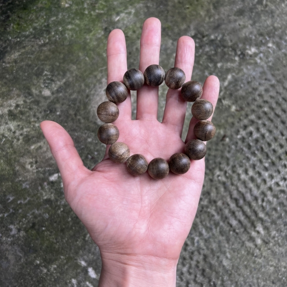 Vòng trầm hương 16mm 