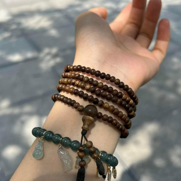 Vòng trầm hương 216 hạt 4mm vip