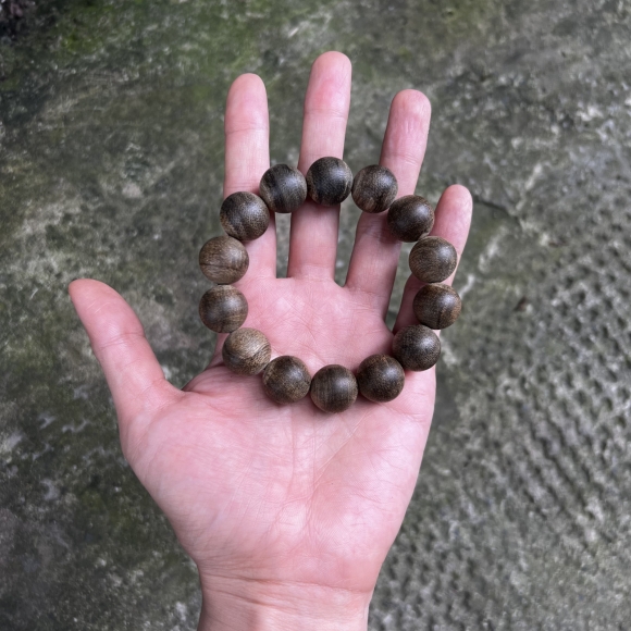 Vòng trầm hương 16mm 