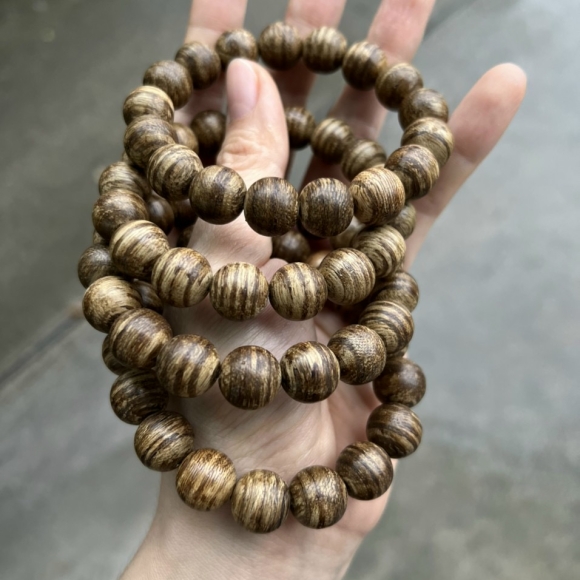 Vòng trầm hương 12mm