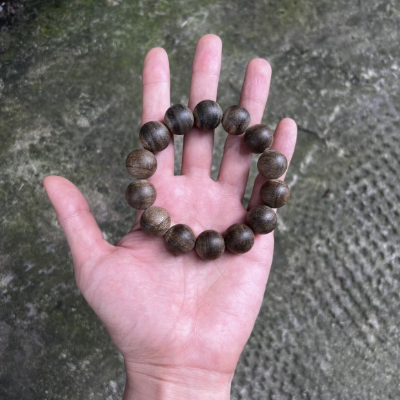 Vòng trầm hương 16mm 