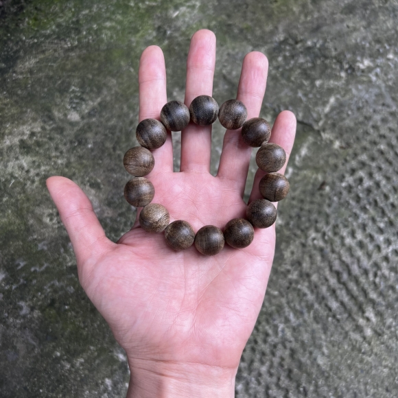Vòng trầm hương 16mm 