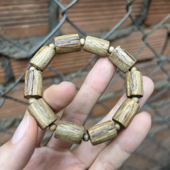 Vòng trúc trầm hương vip