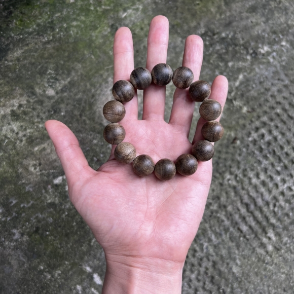 Vòng trầm hương 16mm 