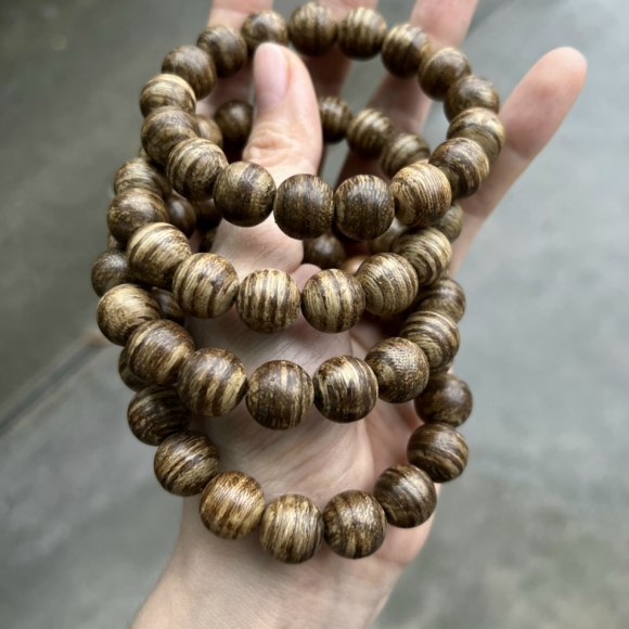Vòng trầm hương 12mm