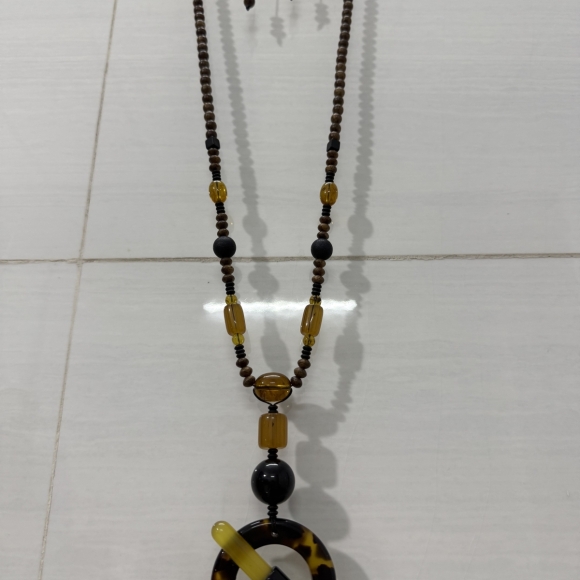 Trầm hương- sừng- hổ phách - đá quý  Dây nào em làm cũng nặng đằm tay ạ Zalo chuyên sỉ: 0982211152 TRẦM HƯƠNG THIÊN CÁT