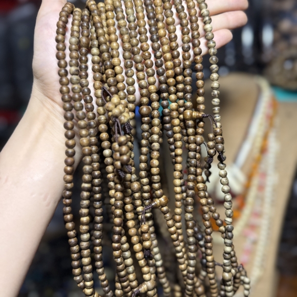 Chuỗi vòng trầm hương 108