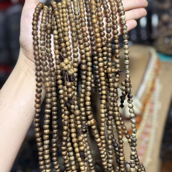 Chuỗi vòng trầm hương 108