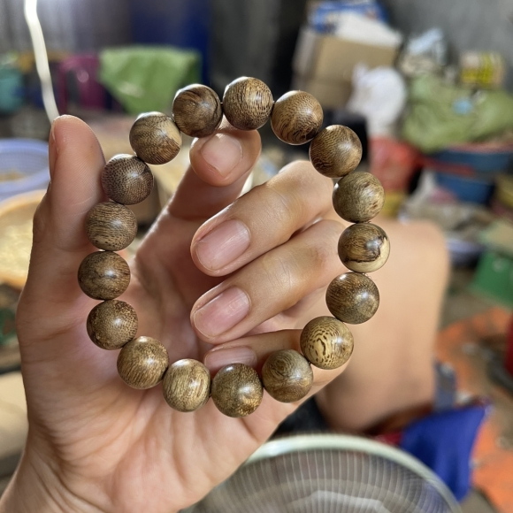 Vòng tay trầm hương nam 004