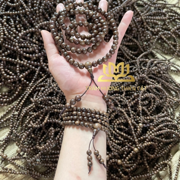 Vòng trầm hương 108 hạt 004