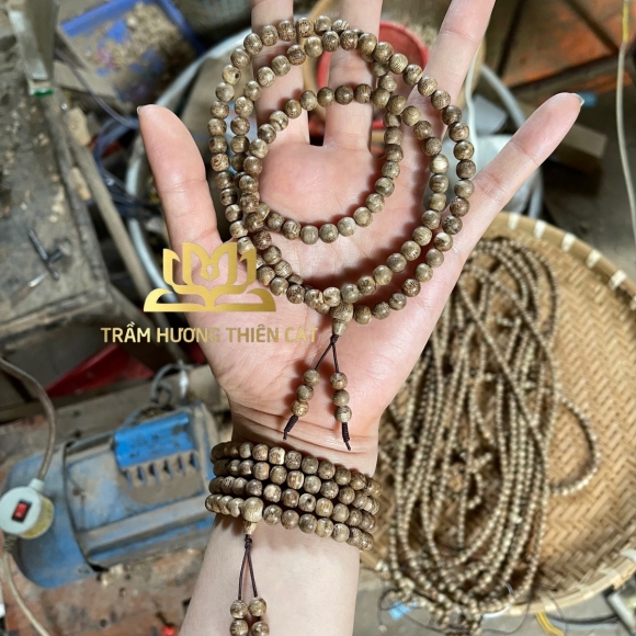 Vòng trầm hương 108 hạt 011
