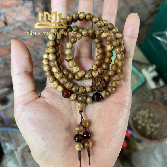 Vòng trầm hương 108 hạt 016
