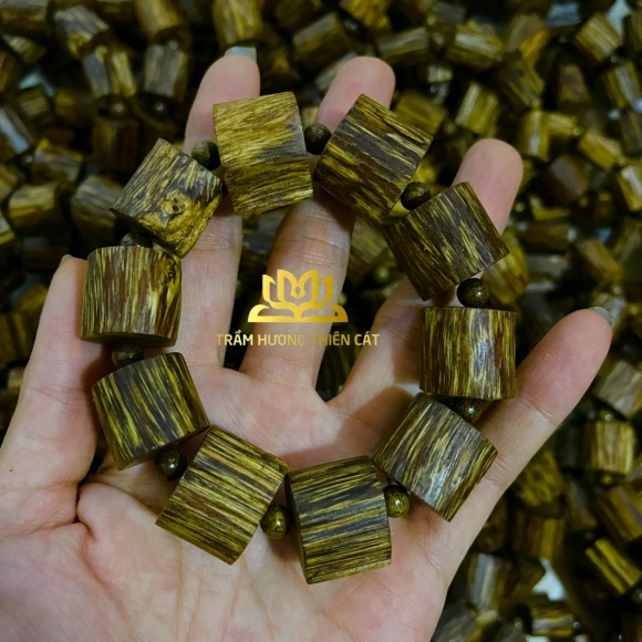 Vòng trầm hương nam 039