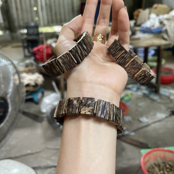 Vòng trầm hương nam 45