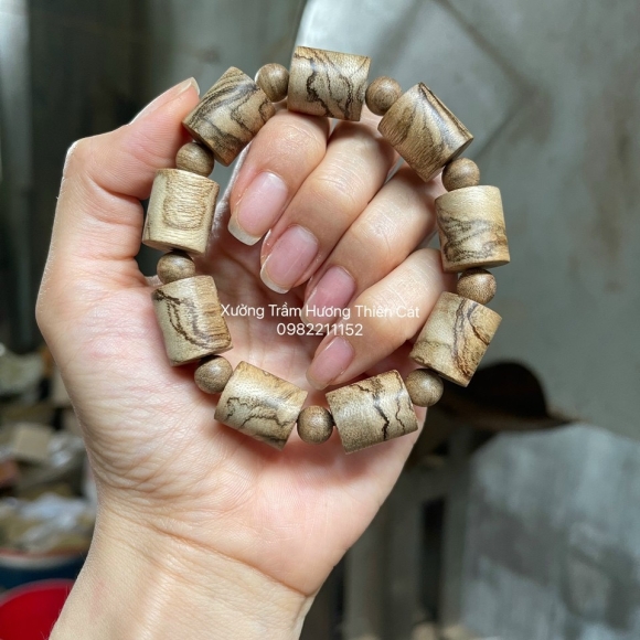 Vòng trầm hương nam 47