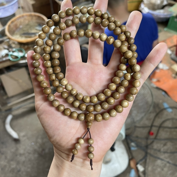 Vòng Trầm hương rừng 108 hạt 003