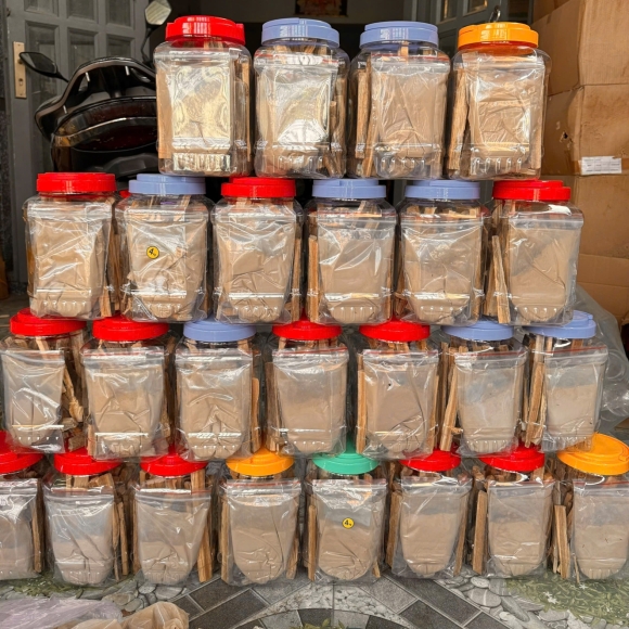 Trầm hương xông đốt